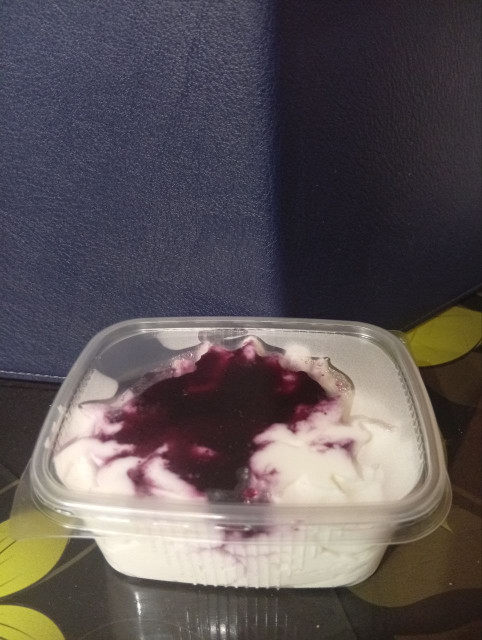 Творожный десерт черника